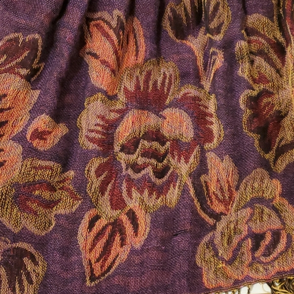 Women's scarf - Picture 2 of 3